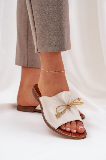 Piel isósceles Estilo elegante Zapatillas con cintas LeAski 3572 color dorado Przecierany