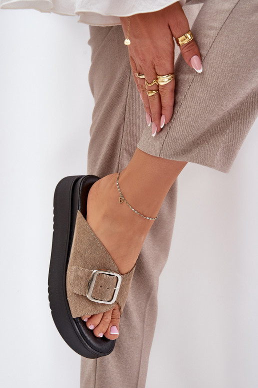 Zapatillas de ante para mujer. con hebillas con una plataforma Zazoo 3019 beige Zapatillas de ante para mujer. con hebillas con una plataforma Zazoo 3019 beige