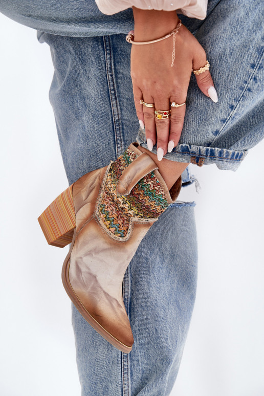 Piel botas estilo vaquero con tacones para decorar Plecionką Tiene queciejka 06810-29 Colores diferentes Piel botas estilo vaquero con tacones para decorar Plecionką Tiene queciejka 06810-29 Colores diferentes