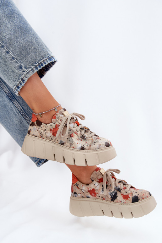 Piel Zapatillas modelo zapatos. con una plataforma Tiene queciejka 06891-18 beige