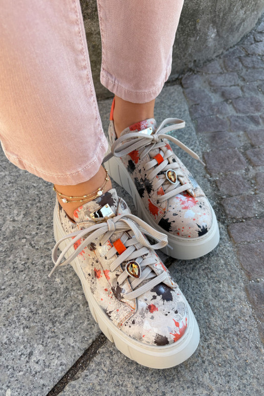 Piel Zapatillas modelo zapatos. con una plataforma Tiene queciejka 06891-18 beige