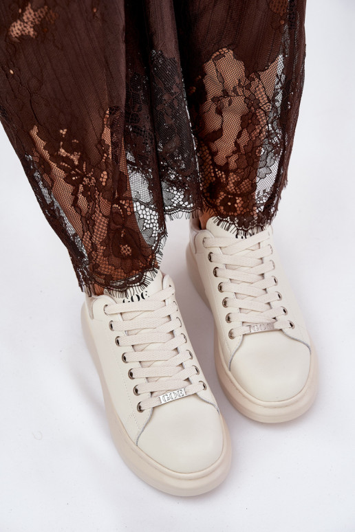 Piel Zapatillas modelo zapatos. Femenino con una plataforma GOE RR2N4004 beige