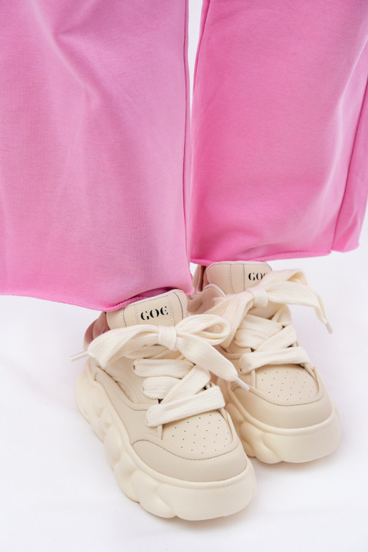 Piel Zapatillas modelo zapatos. Femenino con una plataforma GOE RR2N4043 beige