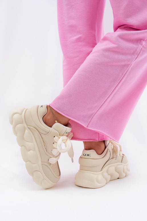 Piel Zapatillas modelo zapatos. Femenino con una plataforma GOE RR2N4043 beige
