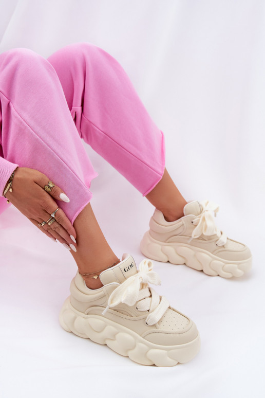 Piel Zapatillas modelo zapatos. Femenino con una plataforma GOE RR2N4043 beige