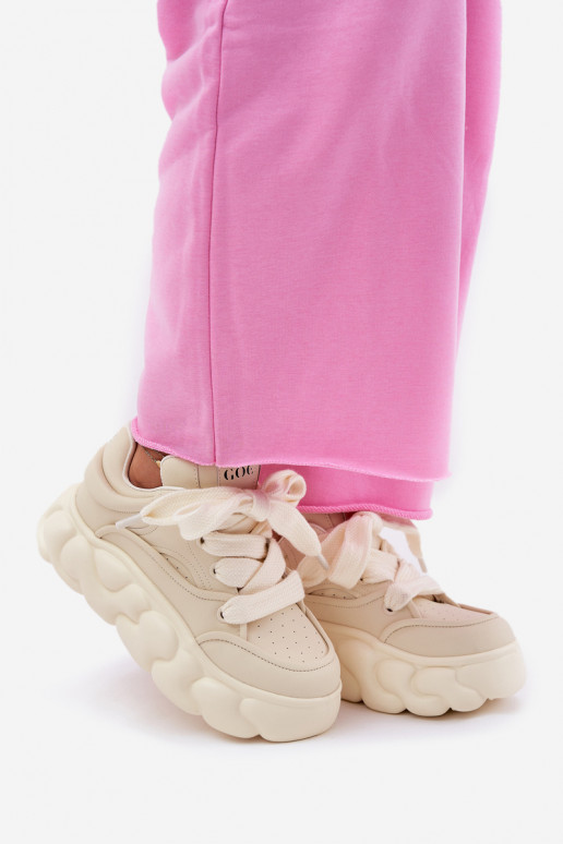 Piel Zapatillas modelo zapatos. Femenino con una plataforma GOE RR2N4043 beige