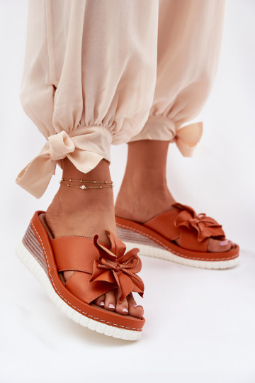 Zapatillas de cuero Femenino en una cuña Con decoraciones Una flor Artiker 52C0505 color naranja 2