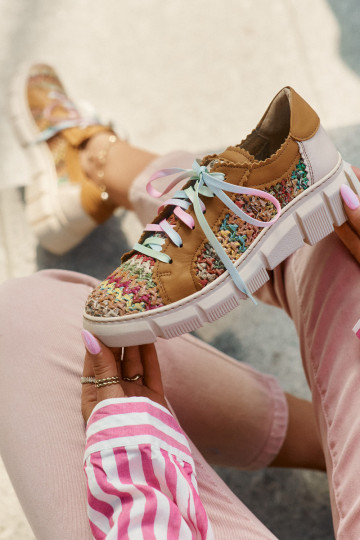 Zapatos de cuero para mujeres Tai turiciejka 05850-29 de varios colores