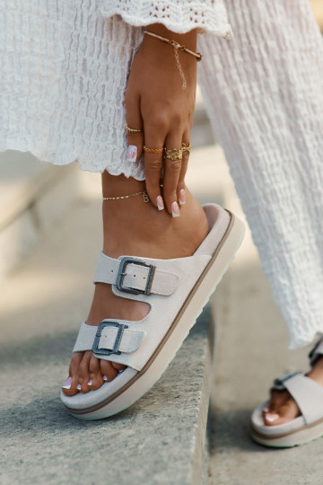 Zapatillas de ante para mujer. con hebillas D.Franklin DFSH405001 beige