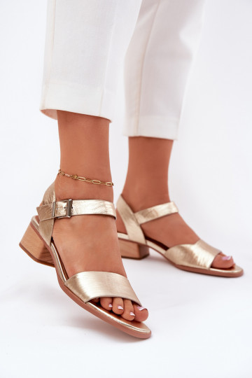 Sandalias de mujer Femenino con tacones Tiene queciejka N6802-25 color dorado