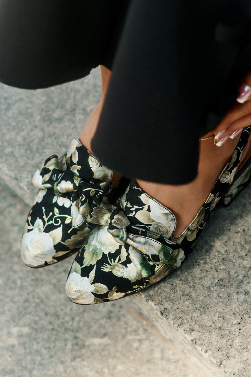 Piel Zapatos con flores con cintas N6539-44 de color negro Piel Zapatos con flores con cintas N6539-44 de color negro