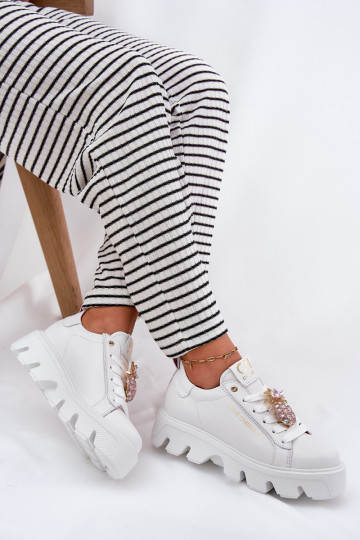 Zapatillas deportivas de cuero decoradas con broche de piña CheBello 4651 blancas 2