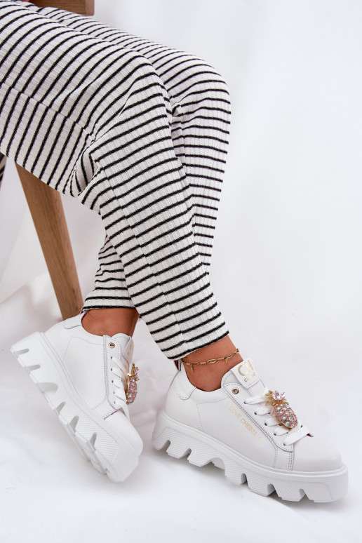Piel Zapatillas modelo zapatos. para decorar Broszką Ananas CheBello 4651 el color blanco