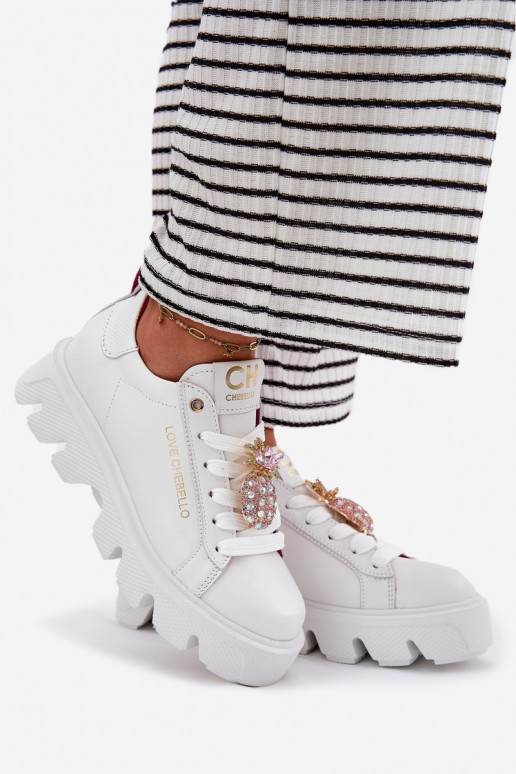 Piel Zapatillas modelo zapatos. para decorar Broszką Ananas CheBello 4651 el color blanco