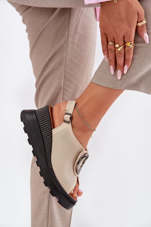 Sandalias de mujer Femenino en una cuña con adornos Artiker 56C0111 beige Sandalias de mujer Femenino en una cuña con adornos Artiker 56C0111 beige