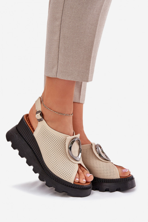 Sandalias de mujer Femenino en una cuña con adornos Artiker 56C0111 beige Sandalias de mujer Femenino en una cuña con adornos Artiker 56C0111 beige