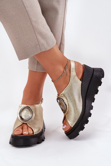 Sandalias de mujer Femenino en una cuña con adornos Artiker 56C0109 color dorado 2
