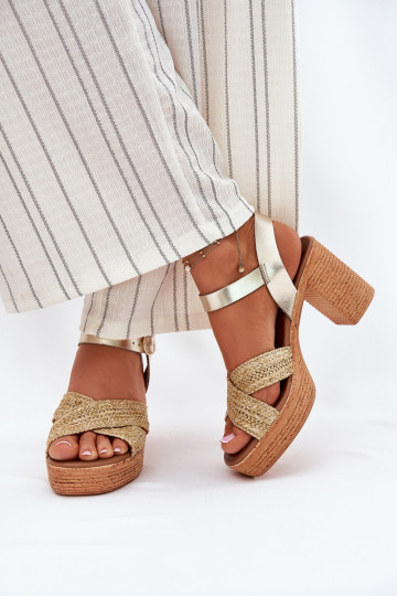 Sandalias doradas para mujer con tacones y tira trenzada Zazoo 40460 2
