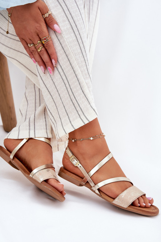 Sandalias de mujer Femenino con tacones anchos Tiene queciejka 06966-25 color dorado Sandalias de mujer Femenino con tacones anchos Tiene queciejka 06966-25 color dorado