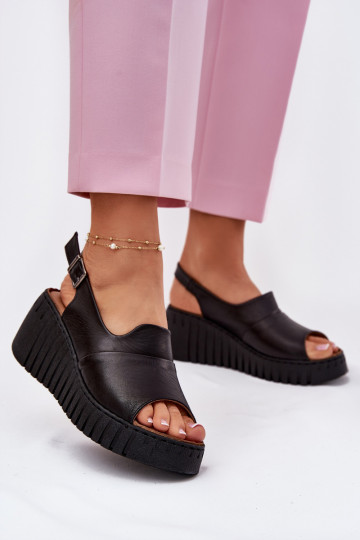 Sandalias de mujerActivadoturalnej Skóry en una cuña Artiker 54C0791 de color negro