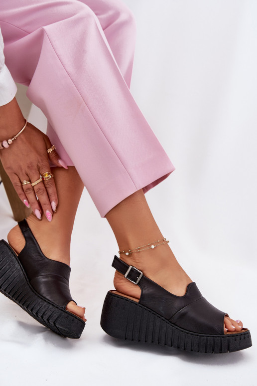 Sandalias de mujerActivadoturalnej Skóry en una cuña Artiker 54C0791 de color negro Sandalias de mujerActivadoturalnej Skóry en una cuña Artiker 54C0791 de color negro