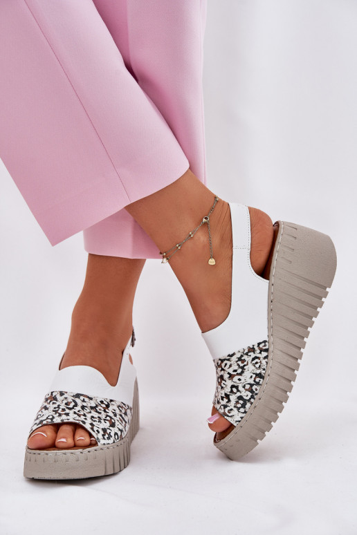 Sandalias de mujerActivadoturalnej Skóry en una cuña Artiker 56C0958 el color blanco Sandalias de mujerActivadoturalnej Skóry en una cuña Artiker 56C0958 el color blanco