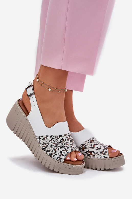 Sandalias de mujerActivadoturalnej Skóry en una cuña Artiker 56C0958 el color blanco Sandalias de mujerActivadoturalnej Skóry en una cuña Artiker 56C0958 el color blanco