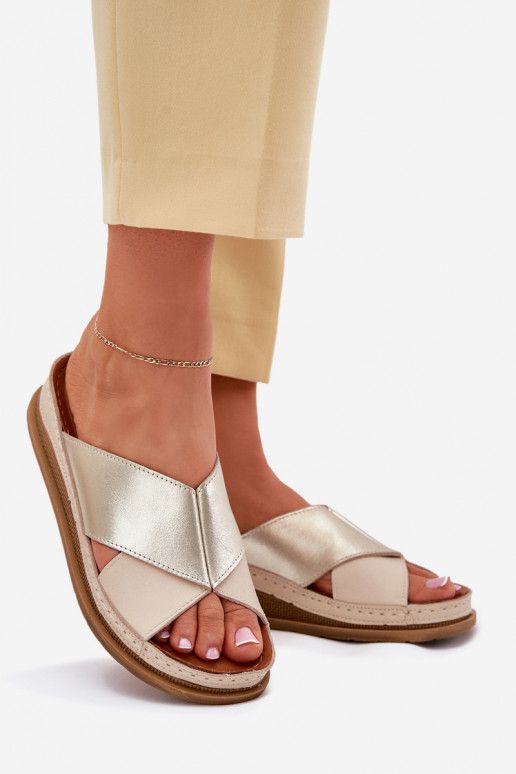 Zapatillas de cuero Femenino con una plataforma Tiene queciejka L4986-37 beige-color dorado Zapatillas de cuero Femenino con una plataforma Tiene queciejka L4986-37 beige-color dorado