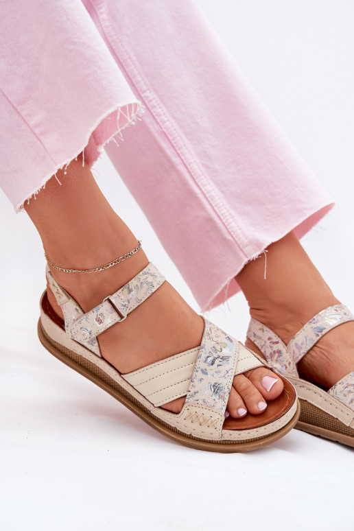 Sandalias de mujer Femenino con una plataforma Tiene queciejka L7064-37 color marfil Sandalias de mujer Femenino con una plataforma Tiene queciejka L7064-37 color marfil