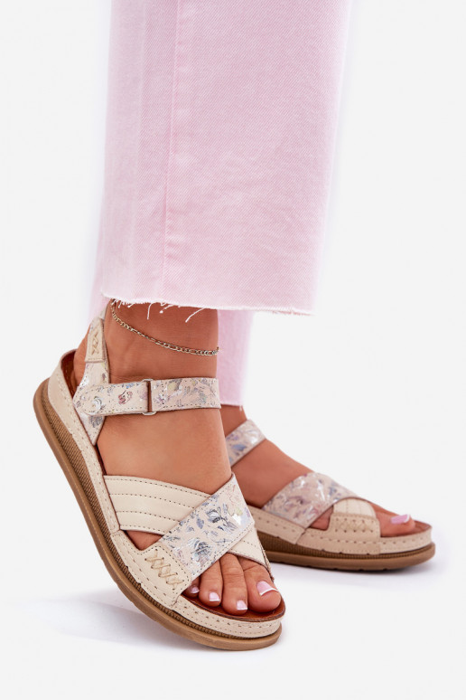 Sandalias de mujer Femenino con una plataforma Tiene queciejka L7064-37 color marfil Sandalias de mujer Femenino con una plataforma Tiene queciejka L7064-37 color marfil