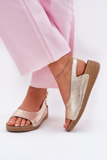 Sandalias de mujer Femenino en una cuña Tiene queciejka L7069 -25 color dorado 2