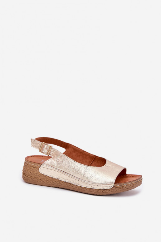 Sandalias de mujer Femenino en una cuña Tiene queciejka L7069 -25 color dorado Sandalias de mujer Femenino en una cuña Tiene queciejka L7069 -25 color dorado