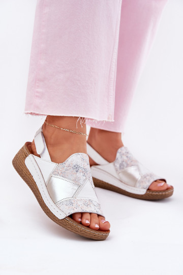 Sandalias de mujer Femenino en una cuña Con Trenza Tiene queciejka L7067-11 el color blanco