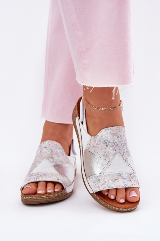 Sandalias de mujer Femenino en una cuña Con Trenza Tiene queciejka L7067-11 el color blanco Sandalias de mujer Femenino en una cuña Con Trenza Tiene queciejka L7067-11 el color blanco