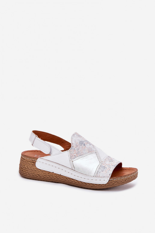 Sandalias de mujer Femenino en una cuña Con Trenza Tiene queciejka L7067-11 el color blanco Sandalias de mujer Femenino en una cuña Con Trenza Tiene queciejka L7067-11 el color blanco