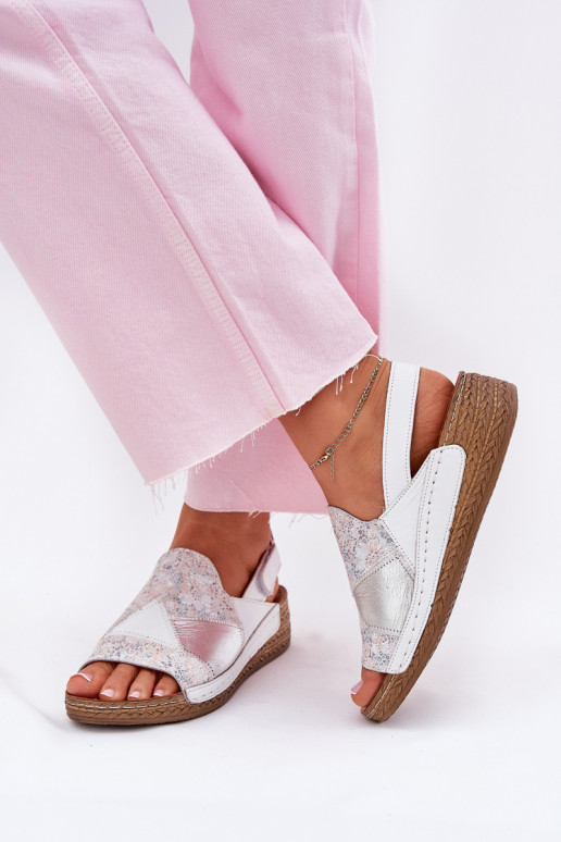 Sandalias de mujer Femenino en una cuña Con Trenza Tiene queciejka L7067-11 el color blanco Sandalias de mujer Femenino en una cuña Con Trenza Tiene queciejka L7067-11 el color blanco