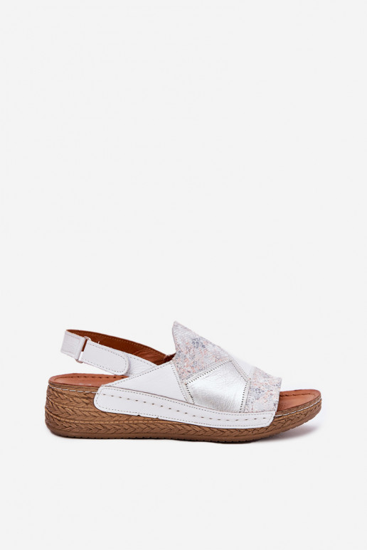 Sandalias de mujer Femenino en una cuña Con Trenza Tiene queciejka L7067-11 el color blanco Sandalias de mujer Femenino en una cuña Con Trenza Tiene queciejka L7067-11 el color blanco