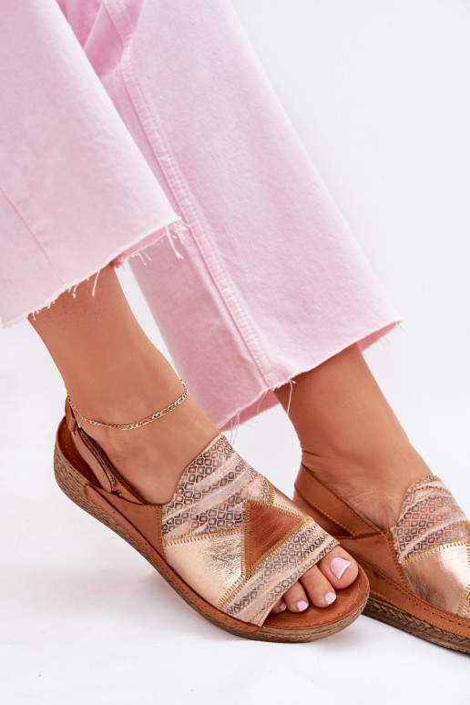 Sandalias de mujer Femenino en una cuña Con Trenza Tiene queciejka L7067-29 color marrón Sandalias de mujer Femenino en una cuña Con Trenza Tiene queciejka L7067-29 color marrón