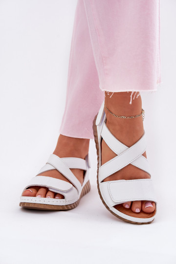Sandalias de mujer Femenino con sujetadores adhesivos Tiene queciejka L6848-11 el color blanco 2