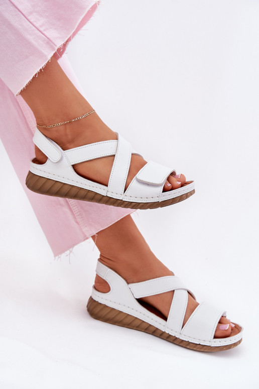 Sandalias de mujer Femenino con sujetadores adhesivos Tiene queciejka L6848-11 el color blanco Sandalias de mujer Femenino con sujetadores adhesivos Tiene queciejka L6848-11 el color blanco