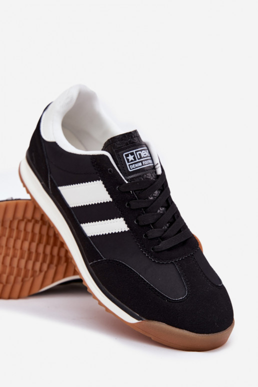 zapatillas Zapatillas modelo zapatos. Tiene quesculino de color negro Sivara