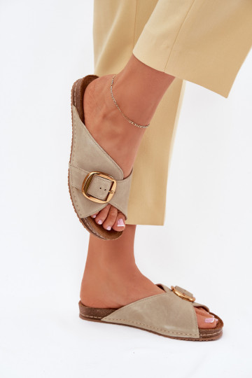 Chanclas de cuero color pistacho con hebillas doradas Tai turiciejka 07000-22