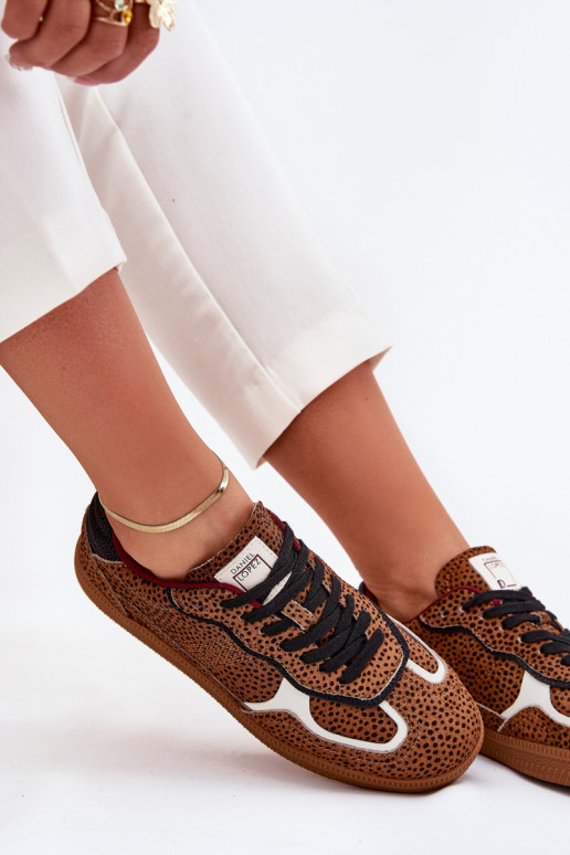 Zapatillas modelo zapatos. Femenino Daniel Lopez Just Dare SS2D4016 color marrón Zapatillas modelo zapatos. Femenino Daniel Lopez Just Dare SS2D4016 color marrón