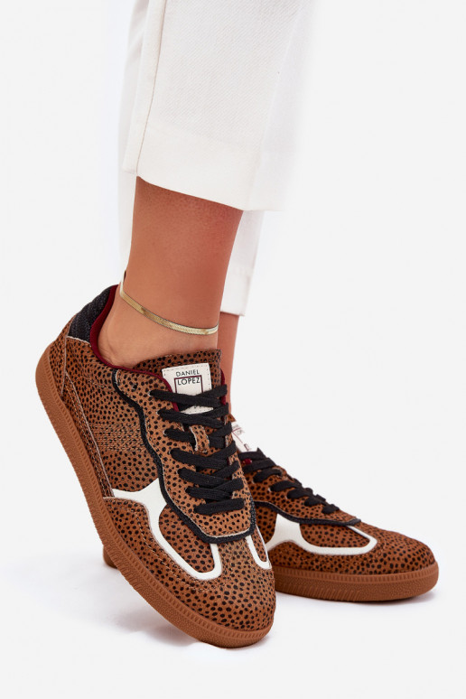 Zapatillas modelo zapatos. Femenino Daniel Lopez Just Dare SS2D4016 color marrón Zapatillas modelo zapatos. Femenino Daniel Lopez Just Dare SS2D4016 color marrón