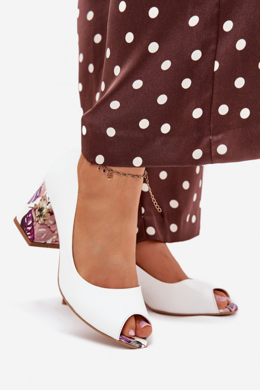 Piel Zapatos con tacones decorados LeAski Shoes 2608/K el color blanco Piel Zapatos con tacones decorados LeAski Shoes 2608/K el color blanco