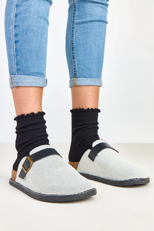 Chanclas negras con plataforma de... Chanclas negras con plataforma de...