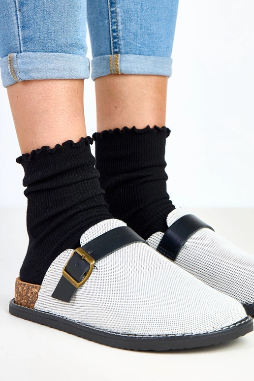 Chanclas negras con plataforma de... Chanclas negras con plataforma de...