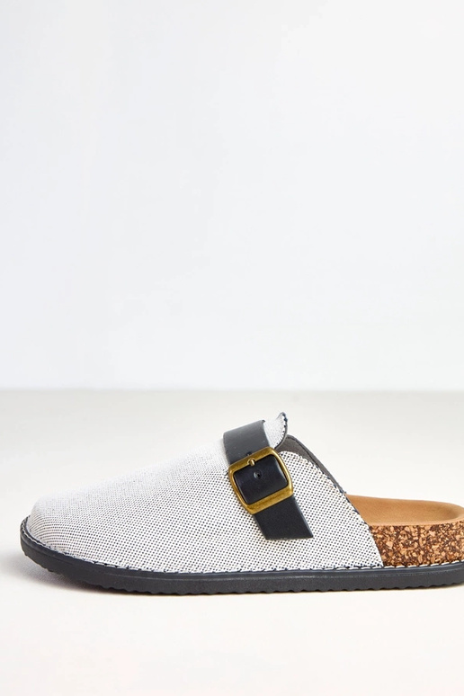 Chanclas negras con plataforma de... Chanclas negras con plataforma de...