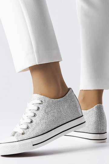 Zapatillas plateadas... 2