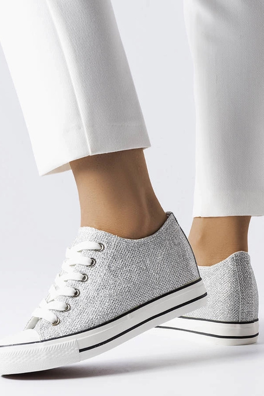 Zapatillas plateadas brillantes con... Zapatillas plateadas brillantes con...